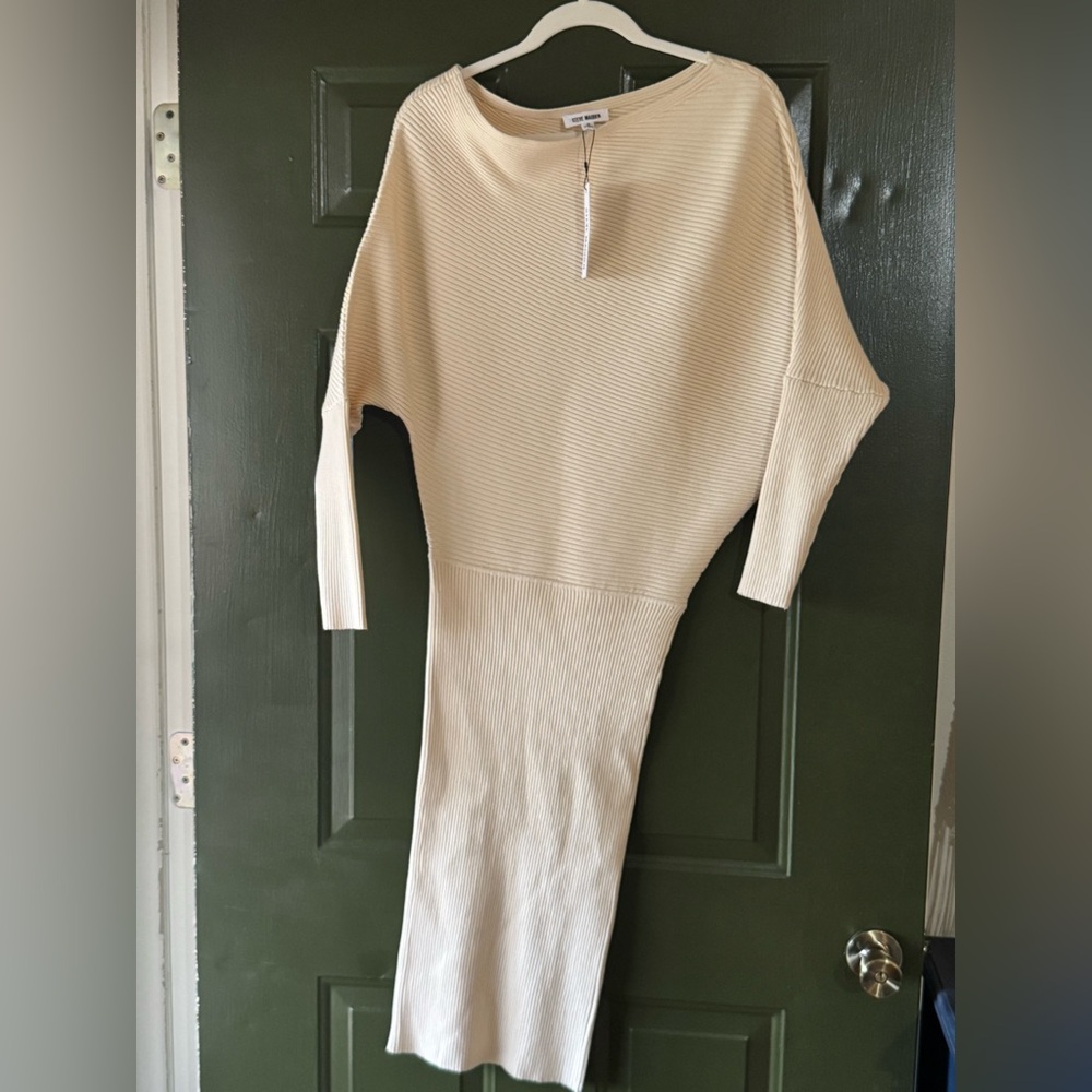 Steve Madden, gorgeous dress.